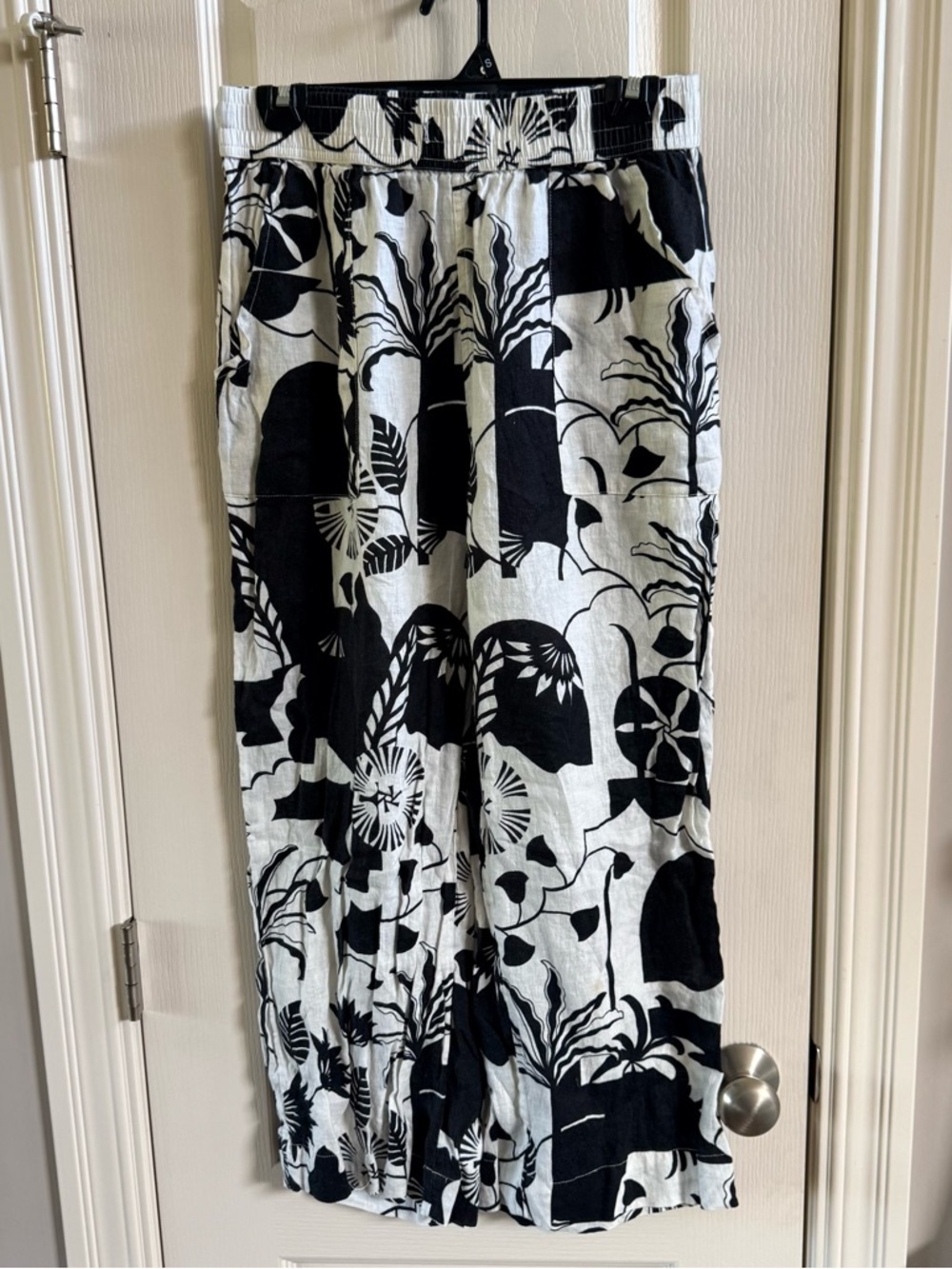 Nicole Miller Black and White Linen Floral Wide-Leg Pants. Size Medium